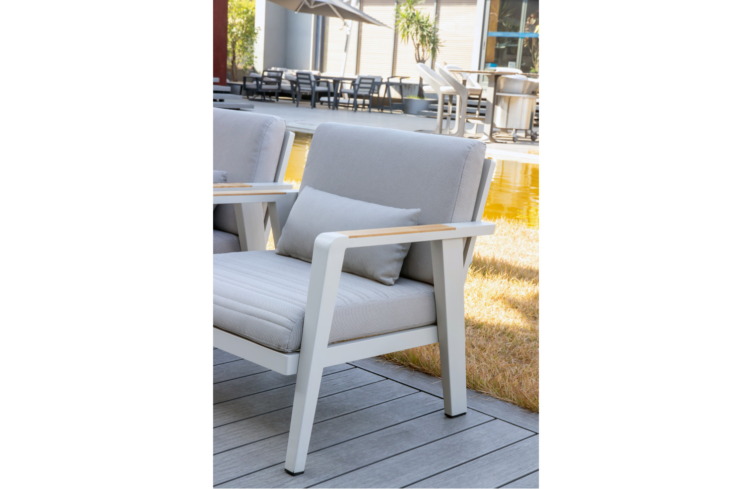 Fotel (z poduszkami) HIGOLD EMOTI 697722 / TAUPE