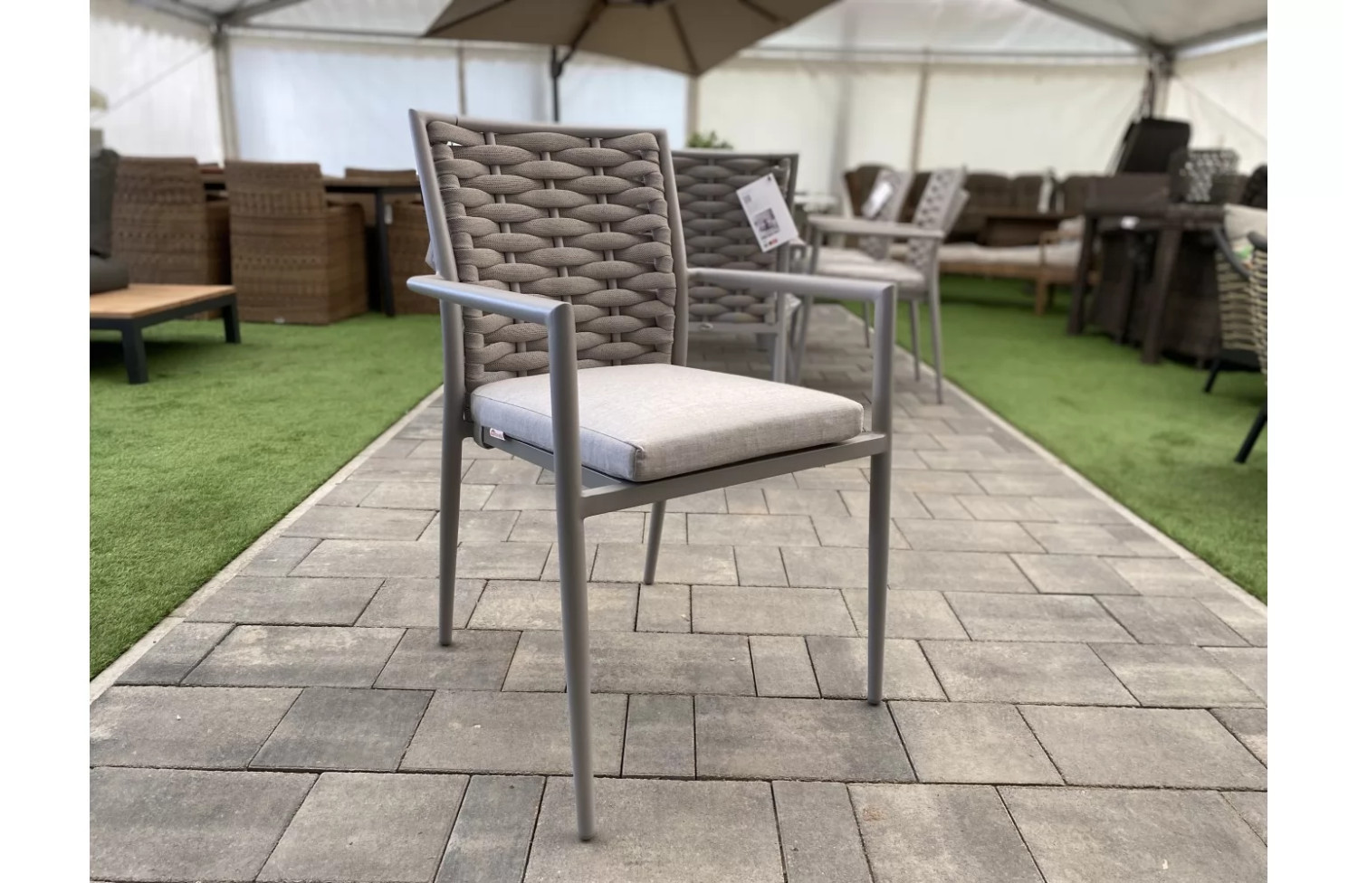 Стілець з підлокітниками (з подушками) COUTURE LOOP 91720150 (172015-HD)