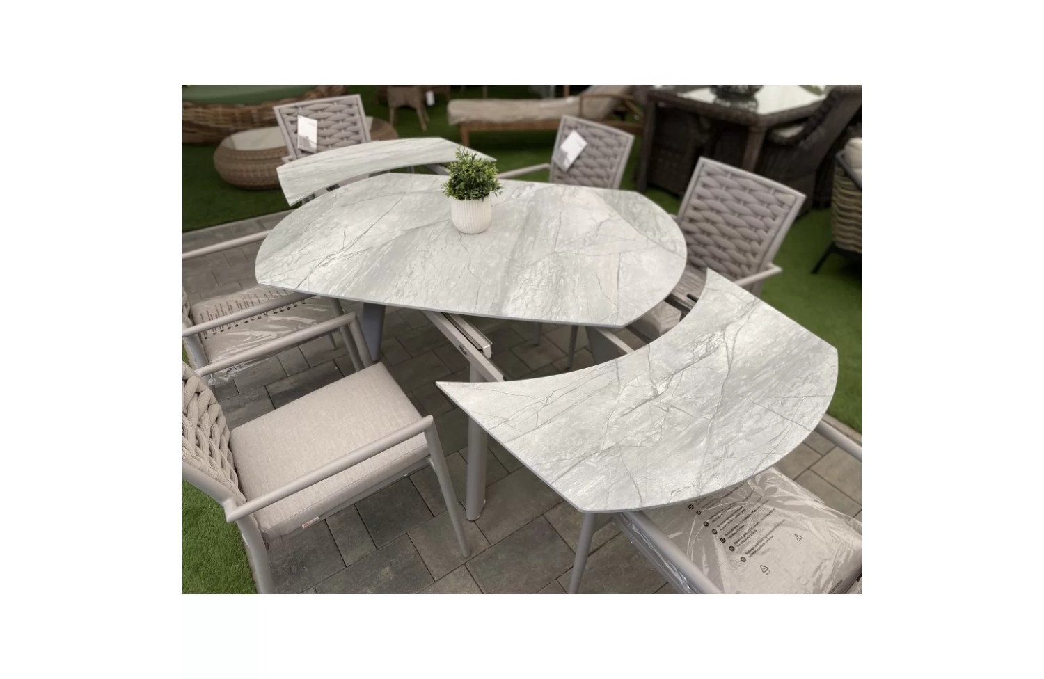 Обідній стіл розкладний 140-220 COUTURE LOOP 175001-HD / TWIST