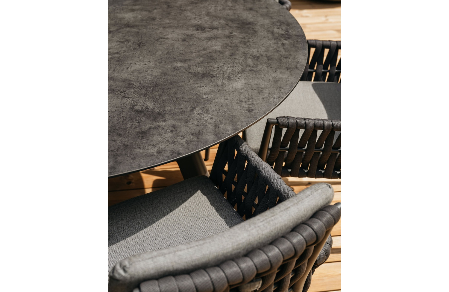 Обідній cтіл круглий д.150 COUTURE HUG 92256361-A-HPL / АНТРАЦИТ