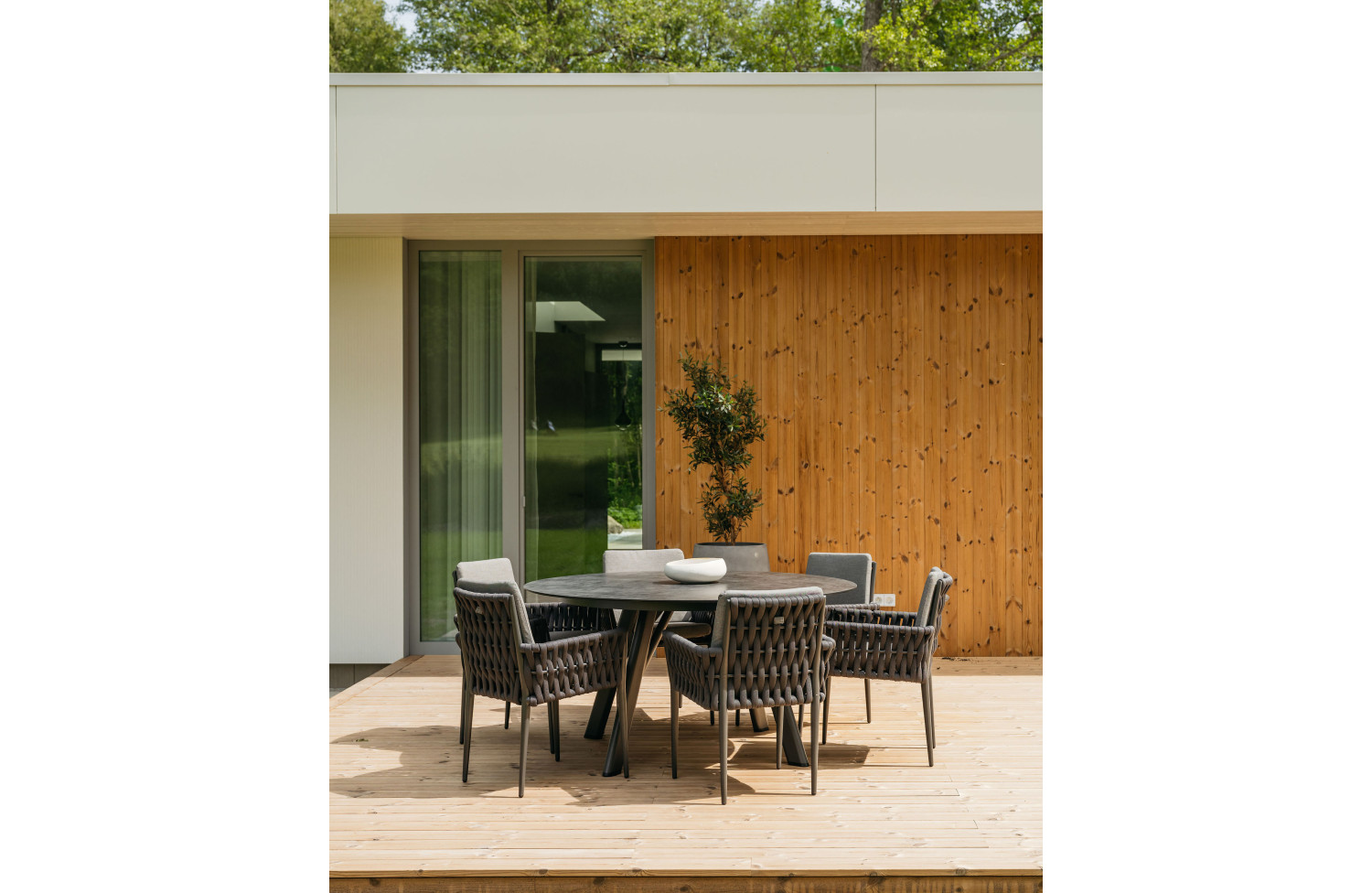 Обідній cтіл круглий д.150 COUTURE HUG 92256361-A-HPL / АНТРАЦИТ