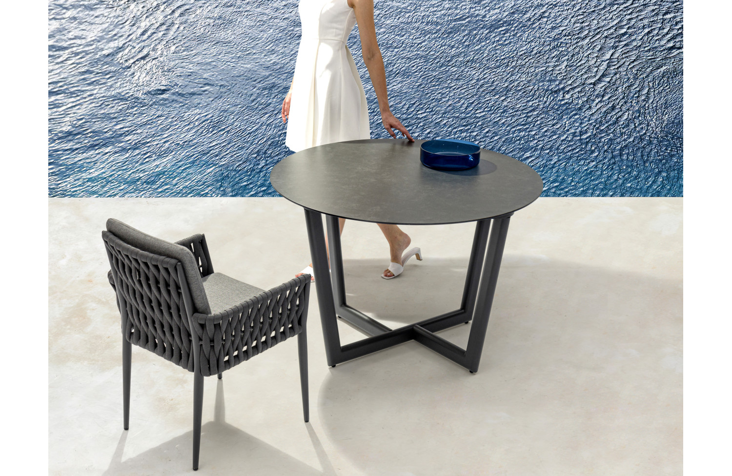 Стілець з- підлокітниками (з подушками) COUTURE HUG 91933300