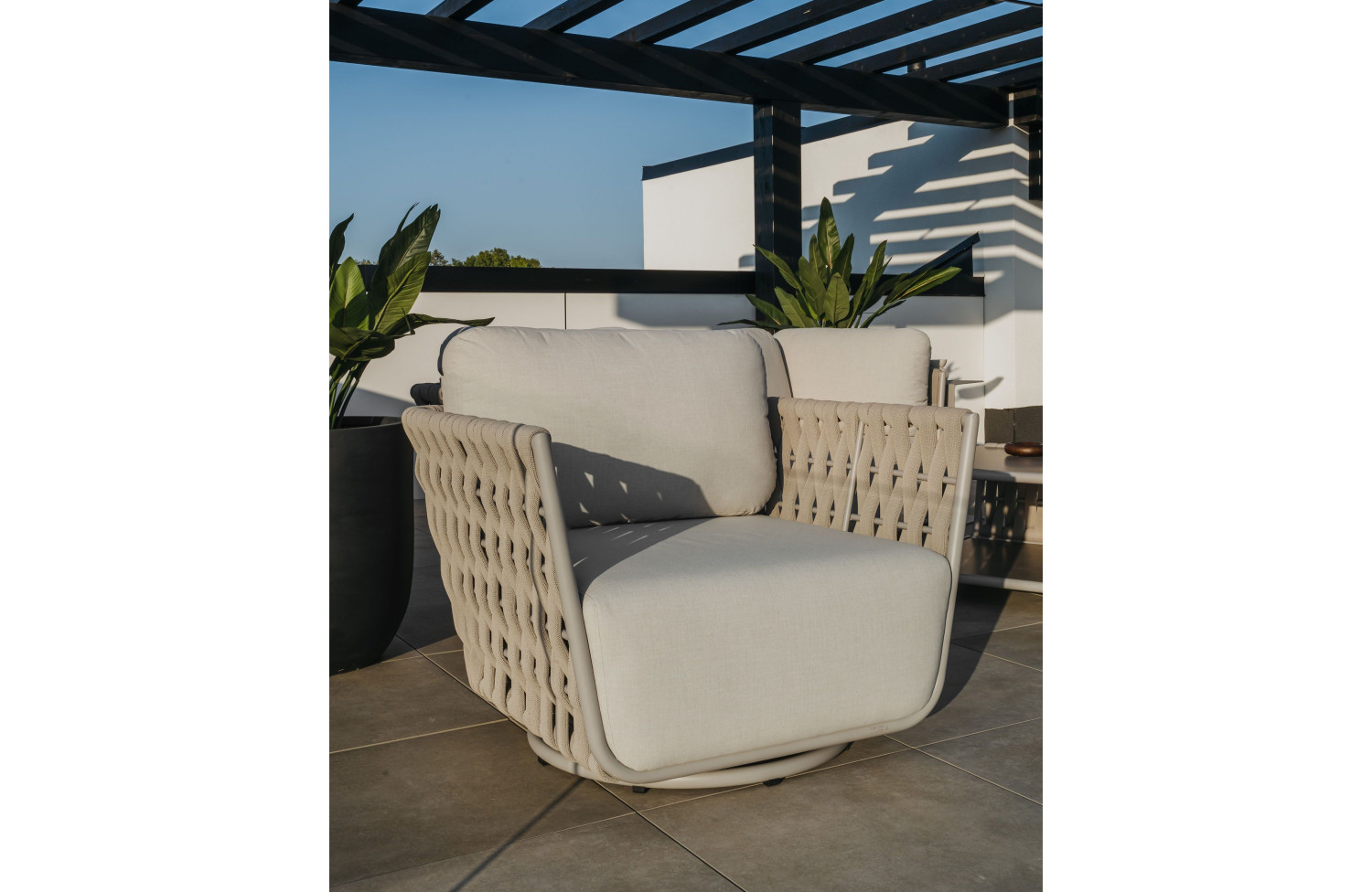 Крісло поворотне (з подушками) COUTURE HUG 91933162 / TAUPE