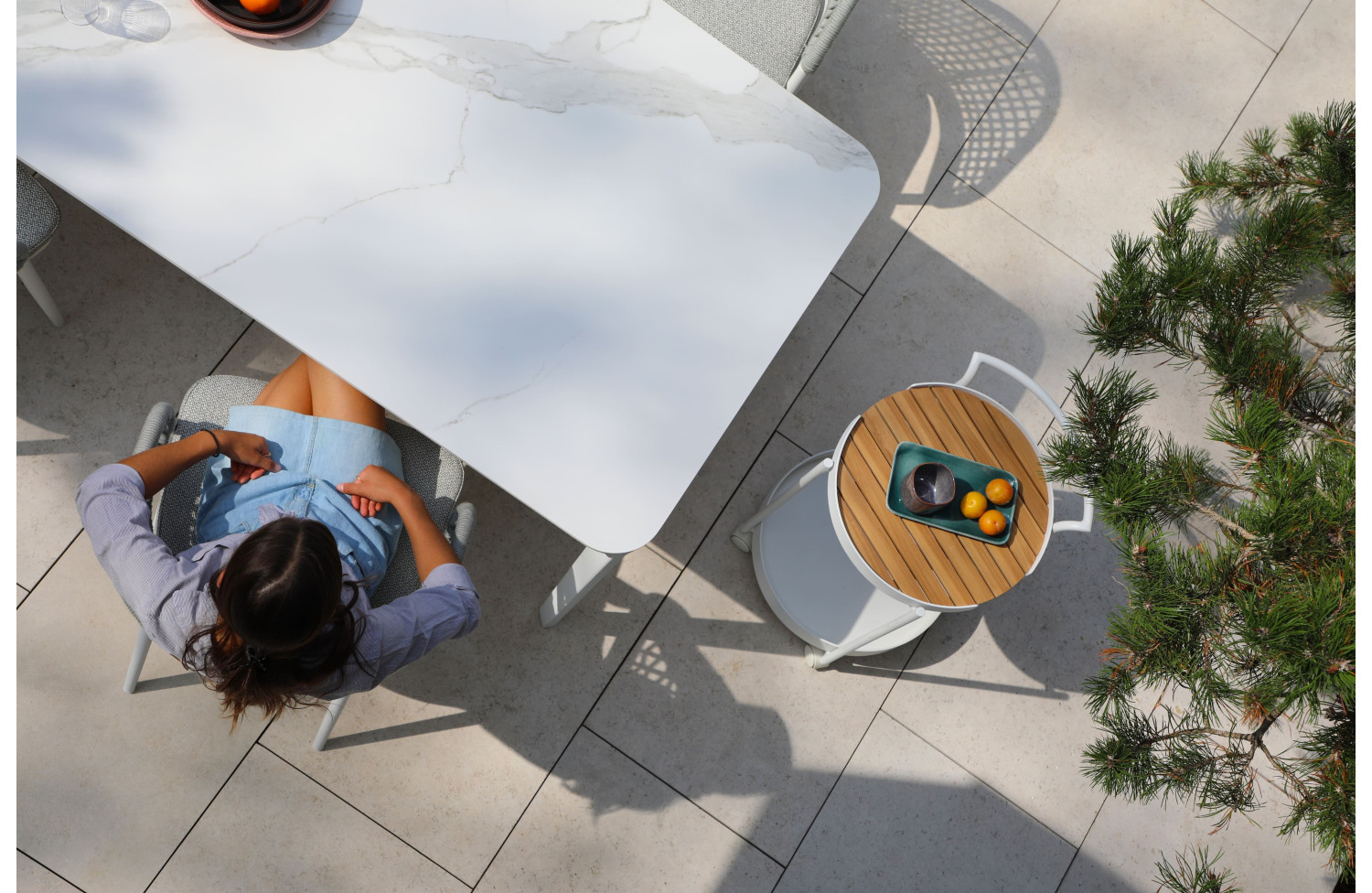 Stół do serwowania na kółkach LAGOM BLOOM Lm 16R / BURGUNDY