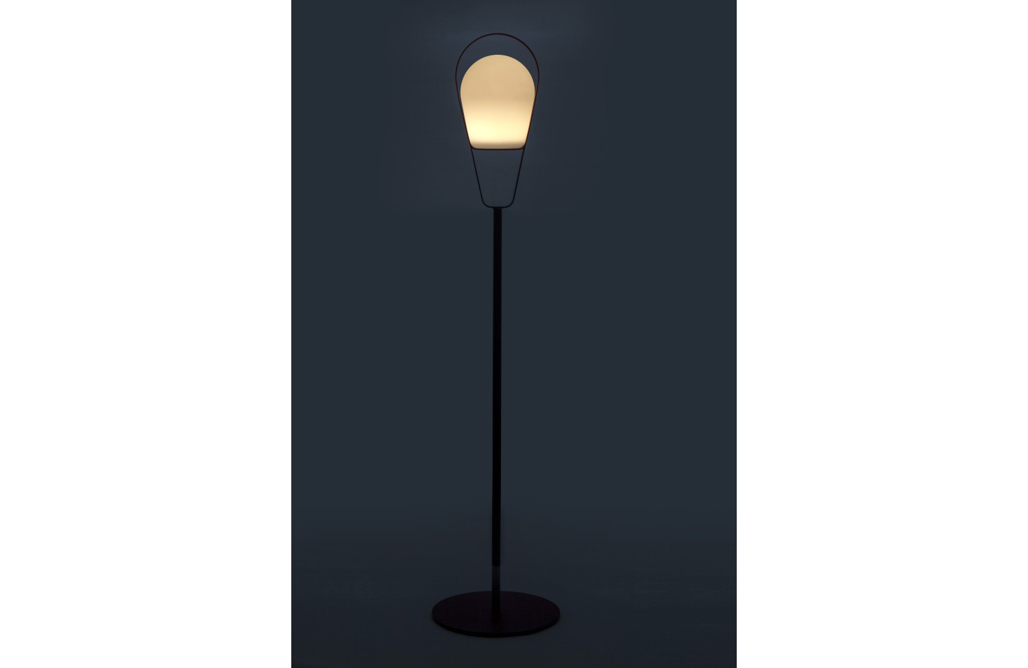Lampa uliczna (ładowana przez USB) wys.148 cm. LAGOM BOB LARGE-TOP Lm 19B / DARK TAUPE