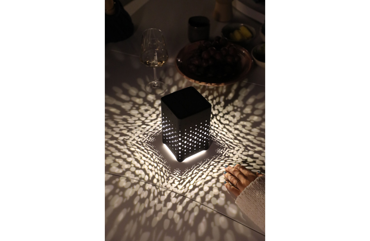 Lampa uliczna (ładowana przez USB) LAGOM BEAMS (przez USBLAGOM BEAMS Lm 09G-F / floor /anthracite