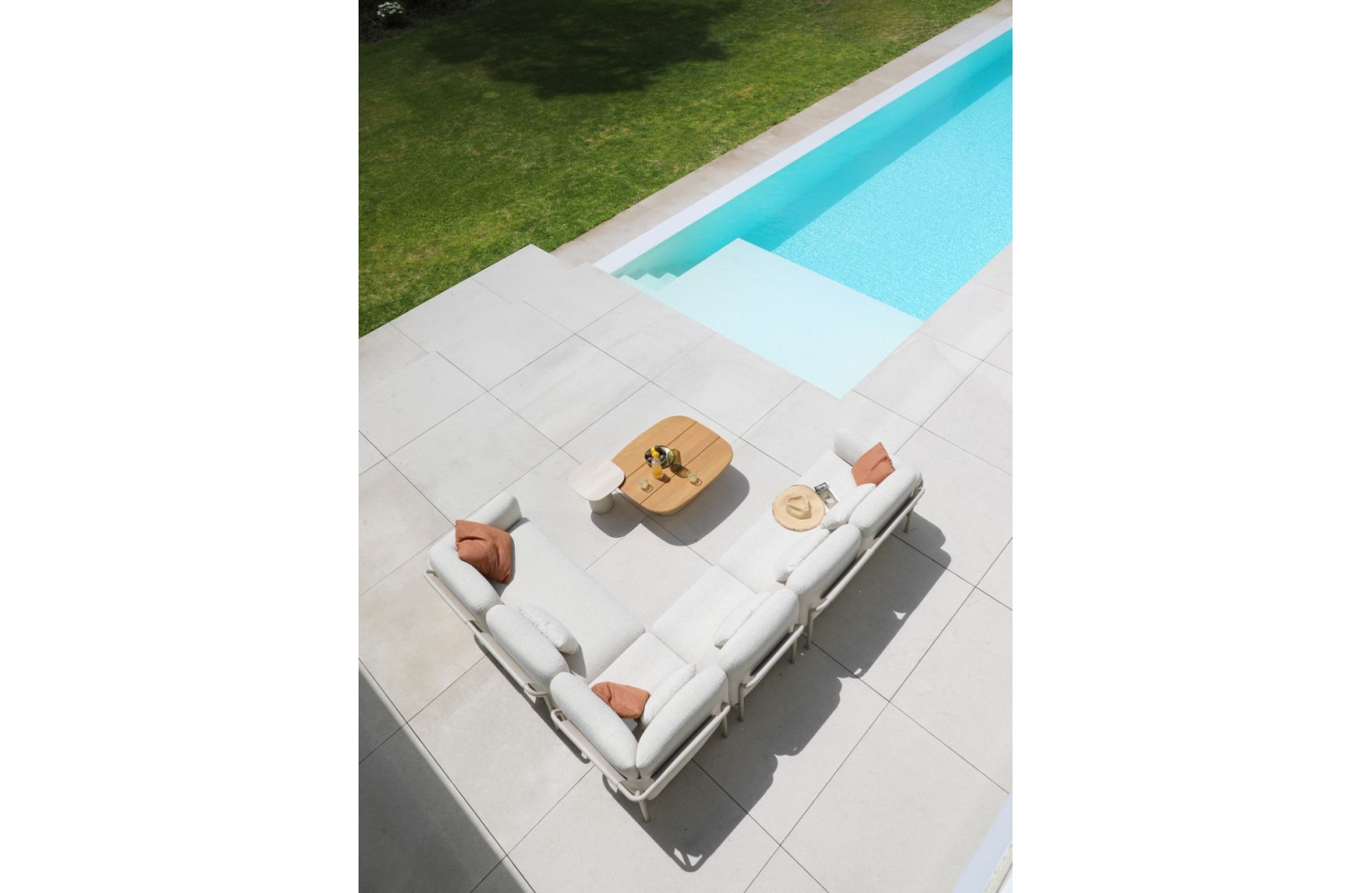 Sofa 2-osobowa z PRAWYM podłokietnikiem (z poduszkami) LAGOM CORAL Lm 71R / BURGUNDY