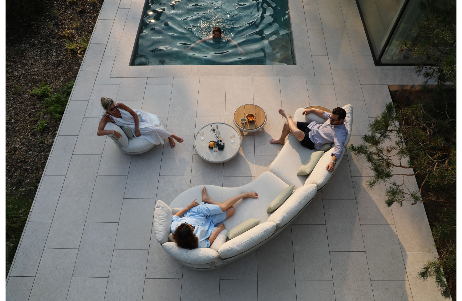 Вигнутий диван 2-місний з кутовим столиком (з подушками) LAGOM CLOUDLm 74G /ANTHRACITE