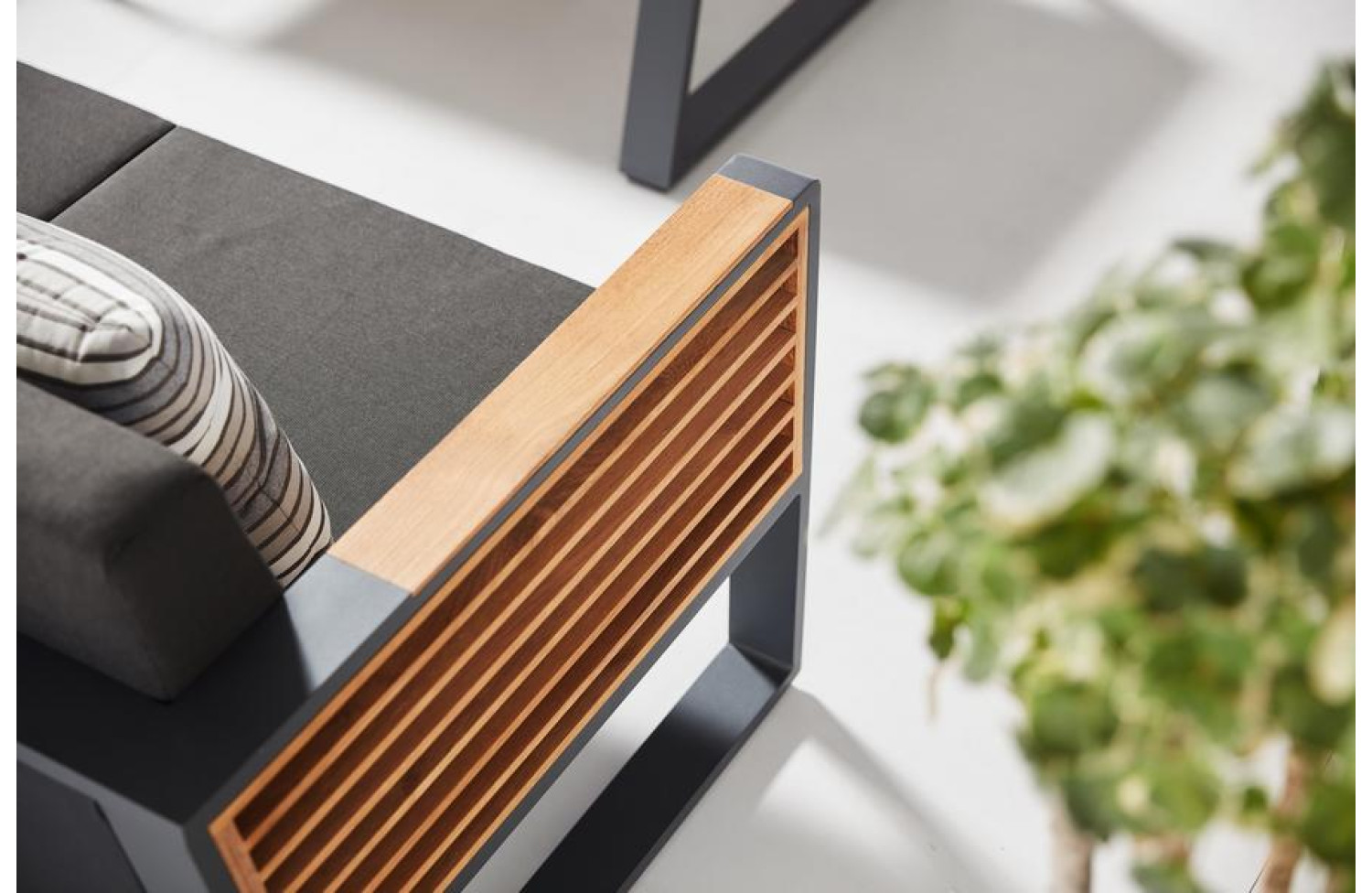 Zestaw wypoczynkowy dla 4 osób (z poduszkami) HIGOLD NEW YORK 204010 / BLACK