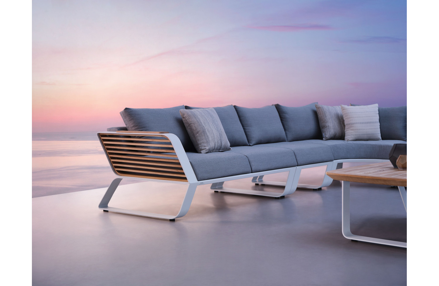 Zestaw narożny dla 5 osób (z poduszkami) HIGOLD WING 204970 / WHITE