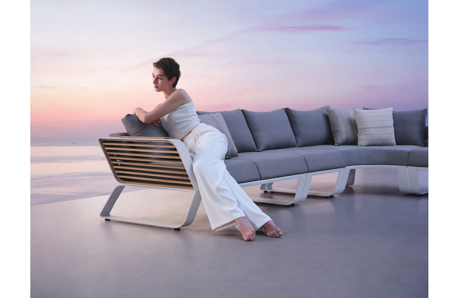 Кутовий комлпект для відпочинку (з подушками) HIGOLD WING 204970 / WHITE