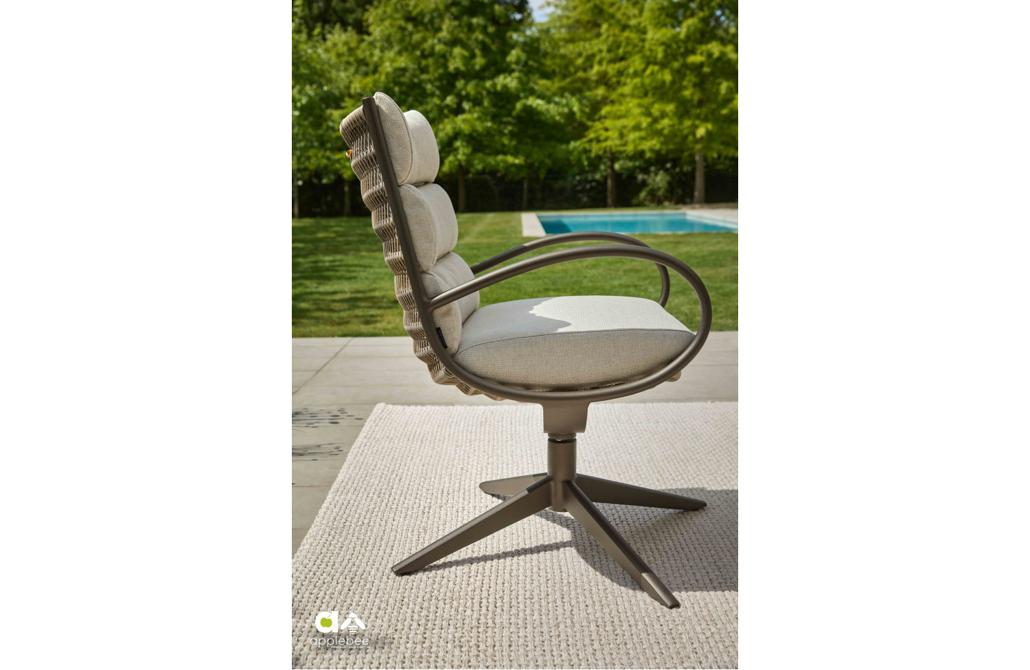 Стілець з підлокітниками (з подушками) APPLE BEE CAMP BAY 2000573 / BRONZE