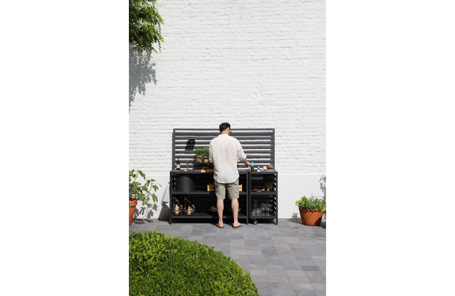 Outdoor Kitchen (wall / sink and tap / 2 wooden shelves / 2 alu shelves / cutting board + 2 solar lamps + 8 single hooks + 2 drawers) / MATERA MT 01G / ANTRACITE