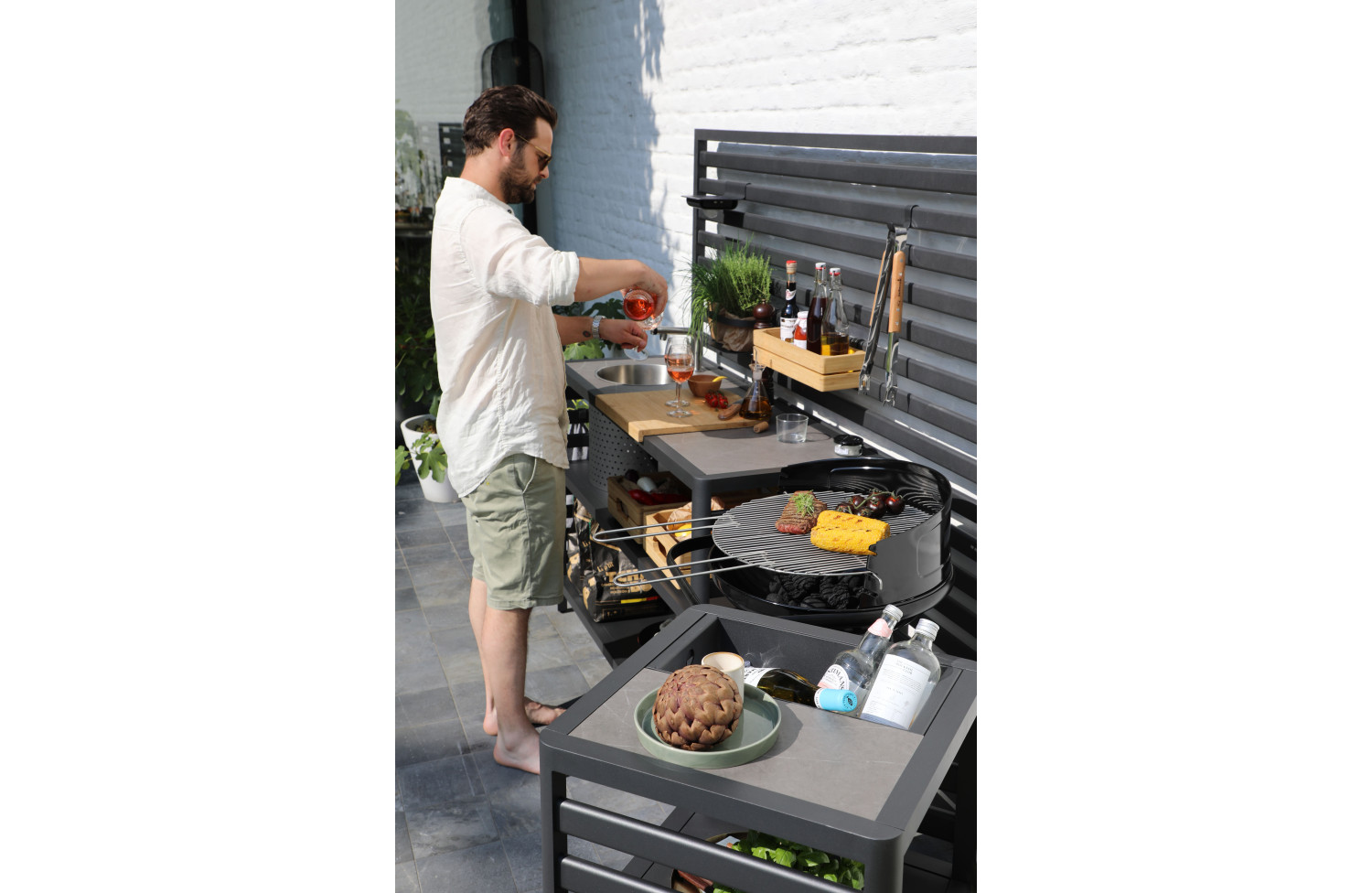 Outdoor Kitchen (wall / sink and tap / 2 wooden shelves / 2 alu shelves / cutting board + 2 solar lamps + 8 single hooks + 2 drawers) / MATERA MT 01G / ANTRACITE