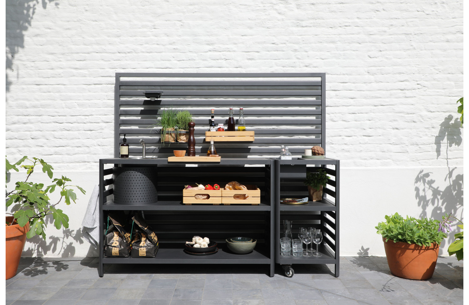 Outdoor Kitchen (wall / sink and tap / 2 wooden shelves / 2 alu shelves / cutting board + 2 solar lamps + 8 single hooks + 2 drawers) / MATERA MT 01G / ANTRACITE