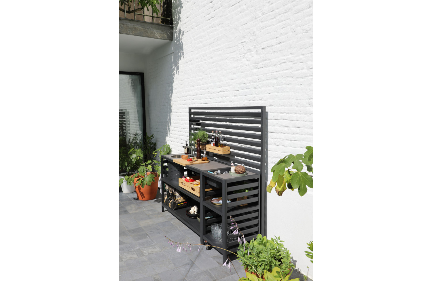 Outdoor Kitchen (wall / sink and tap / 2 wooden shelves / 2 alu shelves / cutting board + 2 solar lamps + 8 single hooks + 2 drawers) / MATERA MT 01G / ANTRACITE