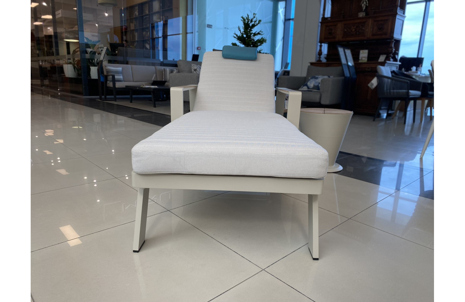 Leżak (z poduszkami) HIGOLD NOFI 680151 / TAUPE