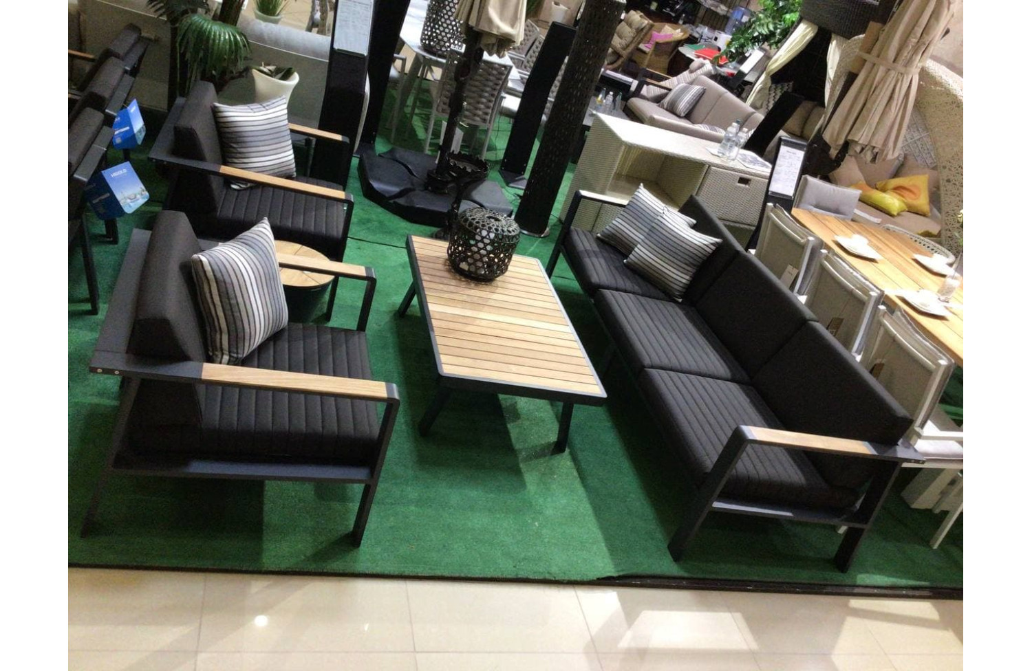 Zestaw wypoczynkowy dla 5 osób (z poduszkami) HIGOLD NOFI BLACK 680130