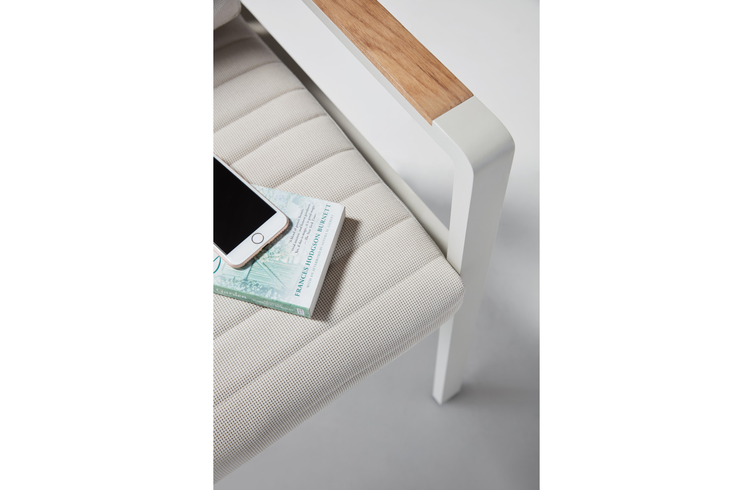 Zestaw wypoczynkowy dla 4 osób (z poduszkami) HIGOLD NOFI 680120 / TAUPE