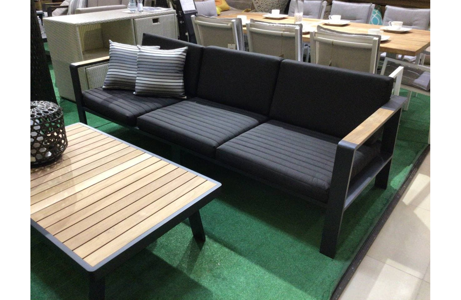 Комплект для відпочинку (з подушками) HIGOLD NOFI BLACK 680130