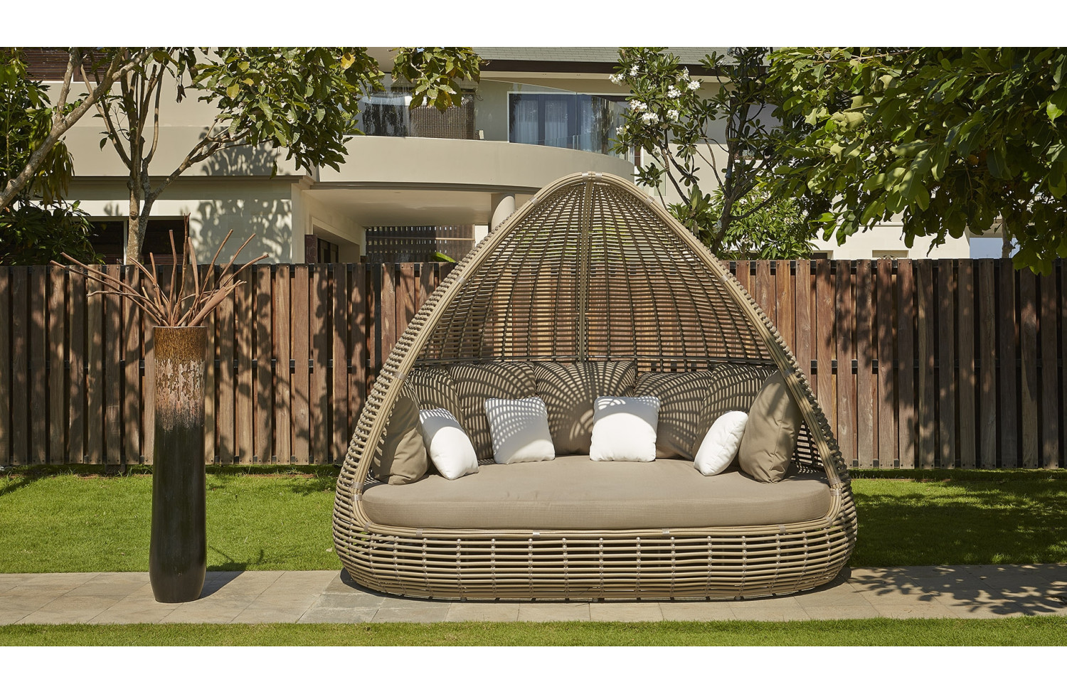 Sofa-bed (with cushions + 7 decorative pillows) / large SKYLINE DESIGN , SHADE 2973